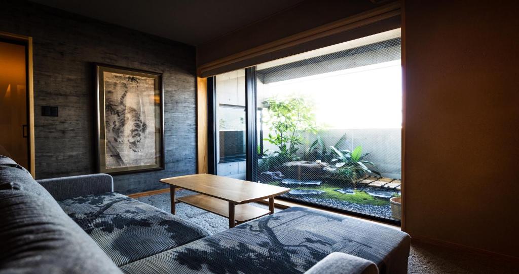 Higashiyama Shikikaboku: A Luxurious Kyoto Retreat of Serenity and Style