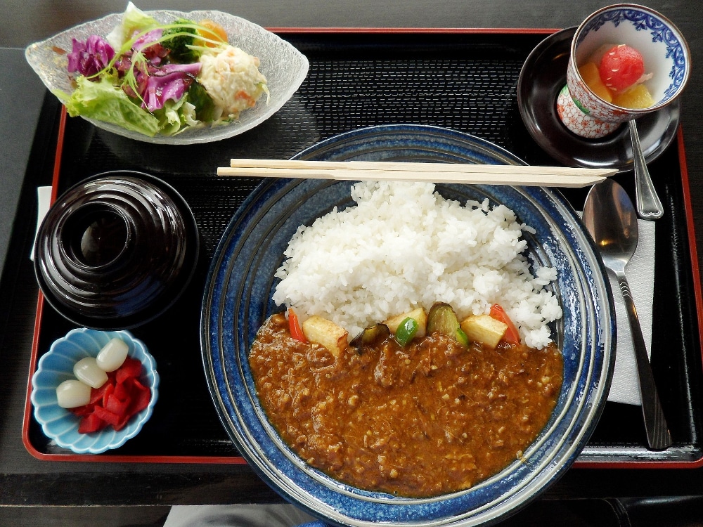 Kare Raisu (Japanese Curry Rice): Immerse Yourself in Japan’s Iconic Culinary Experience with Yoshida Hotel