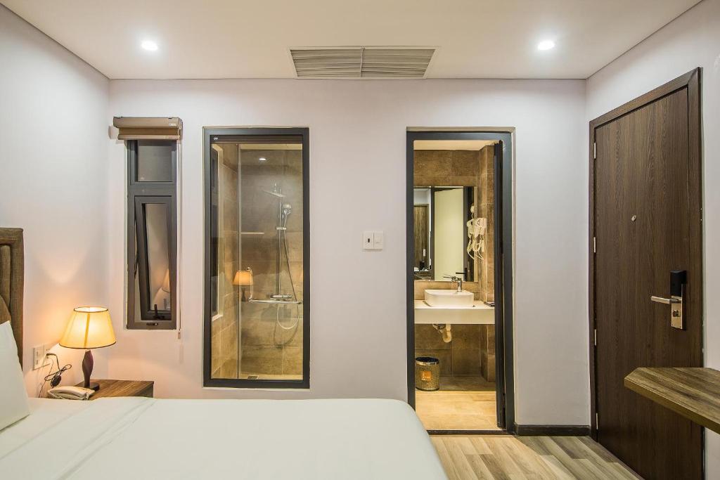 Sea Light Hotel: The Shining Gem of An Thuong Tourist Quarter, Da Nang