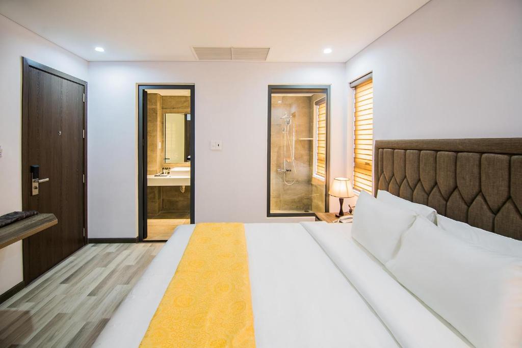 Sea Light Hotel: The Shining Gem of An Thuong Tourist Quarter, Da Nang