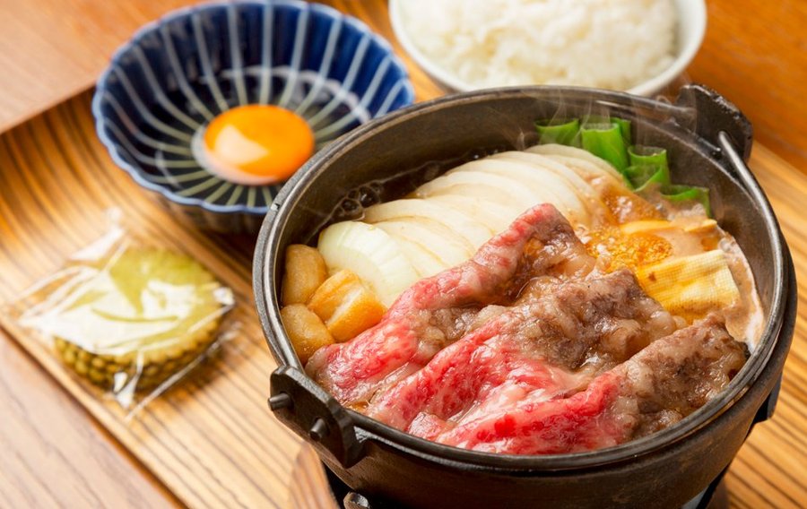 Sukiyaki: Experience Culinary Elegance with Guide to Japanese Gastronomy