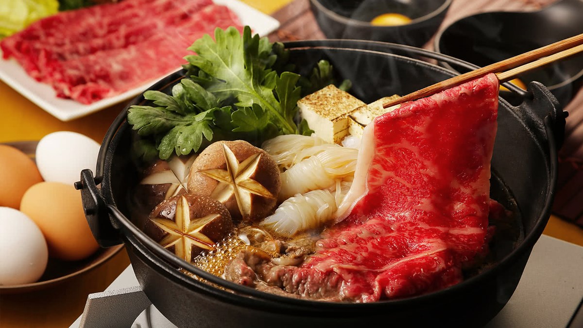 Sukiyaki: Experience Culinary Elegance with Guide to Japanese Gastronomy